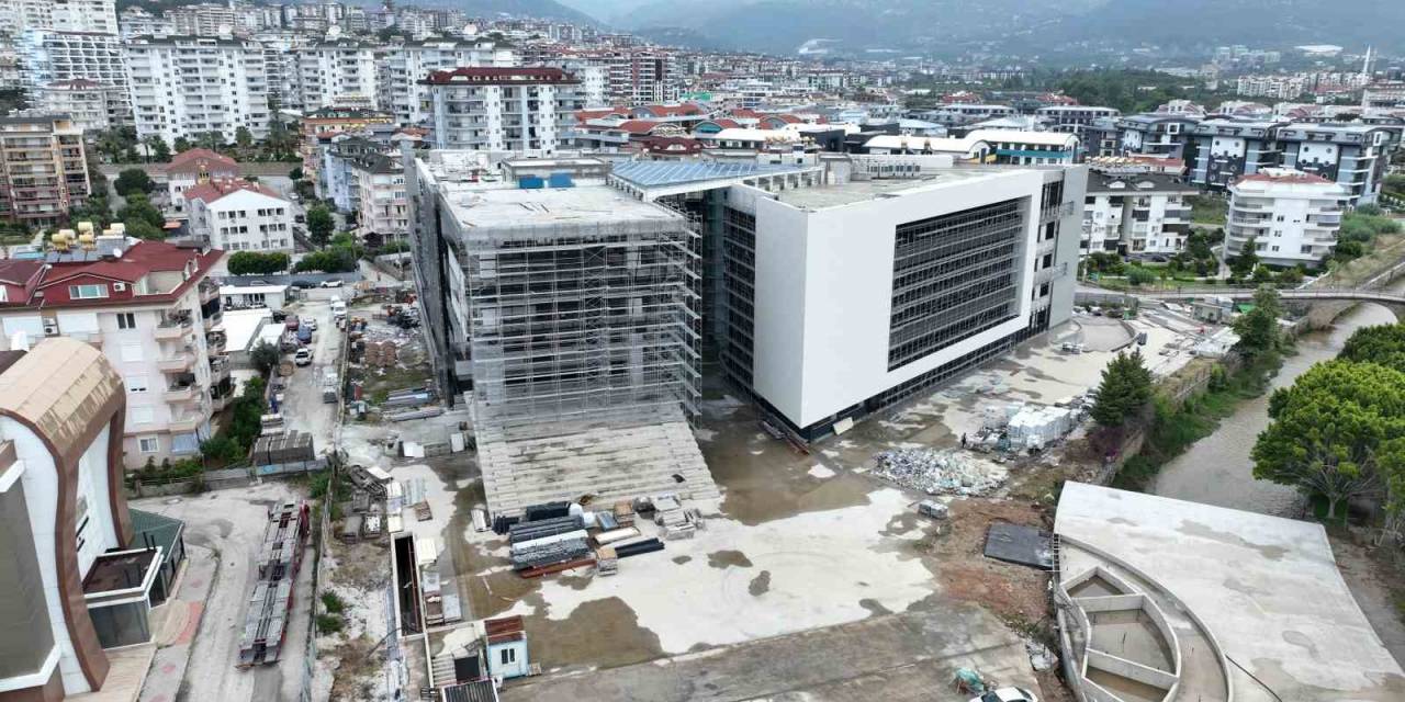 Alanya’nın Dört Bir Yanında Çalışmalar Hızla Sürüyor