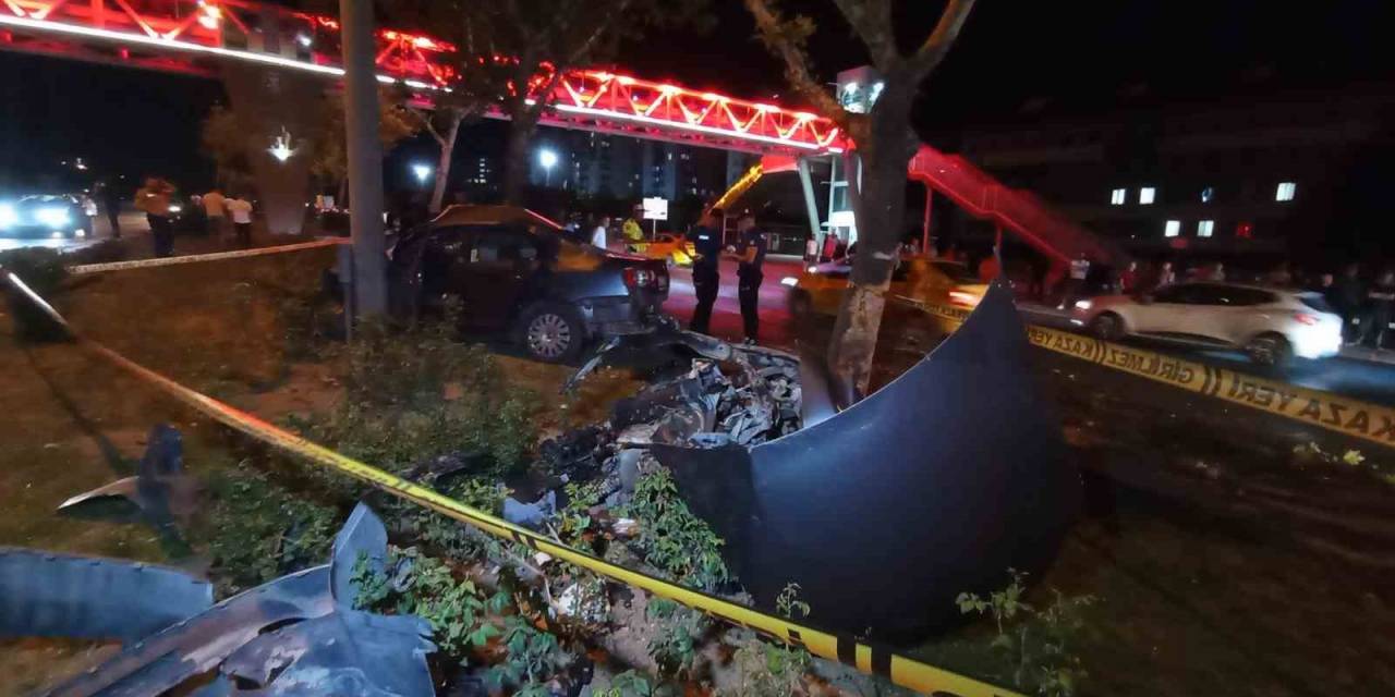 16 Yaşındaki Sürücü Otomobil İle Makas Atarken Ağaca Çarptı: 3 Yaralı