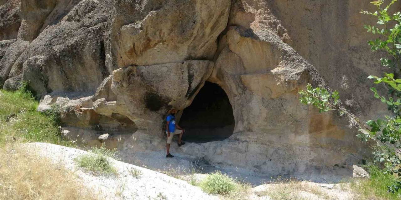 2 Bin Yıllık Kaya Mezarları Keşfedilmeyi Bekliyor