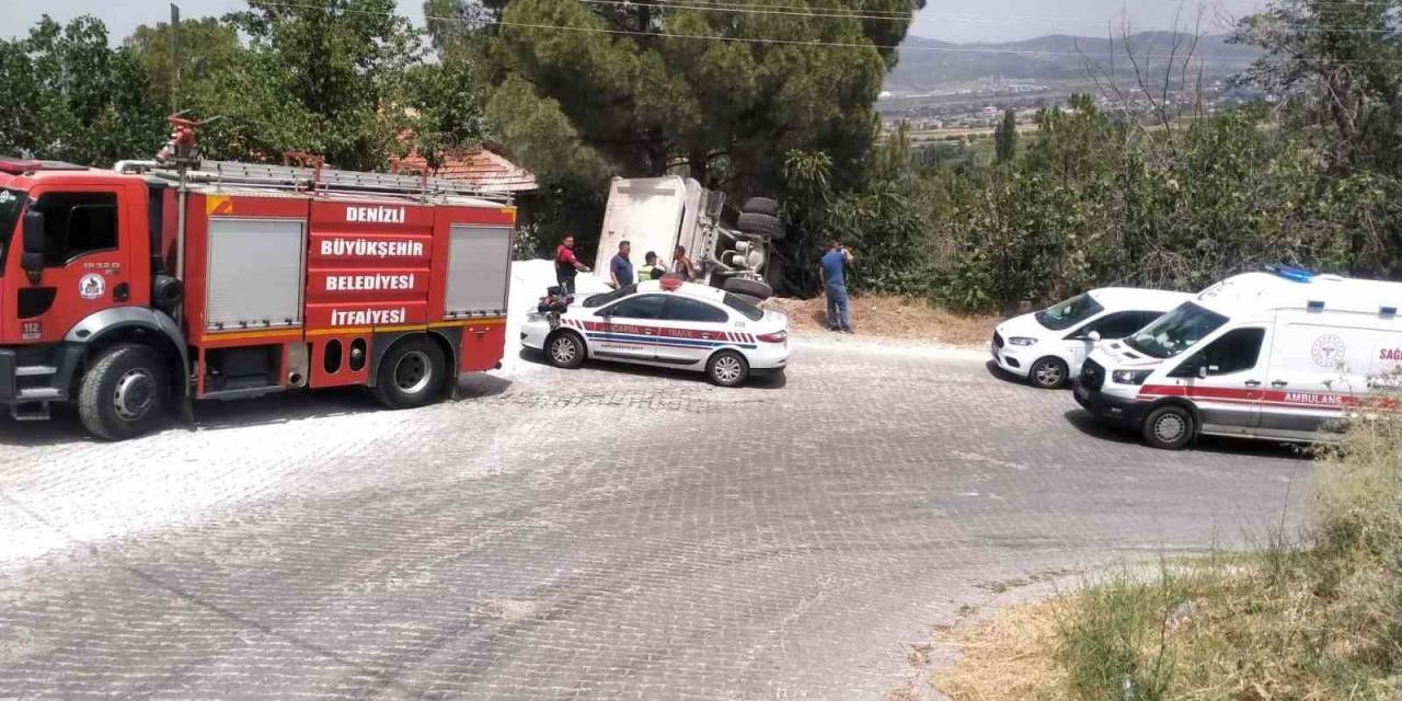 Şarampole Devrilen Kamyonun Sürücüsü Yaralandı