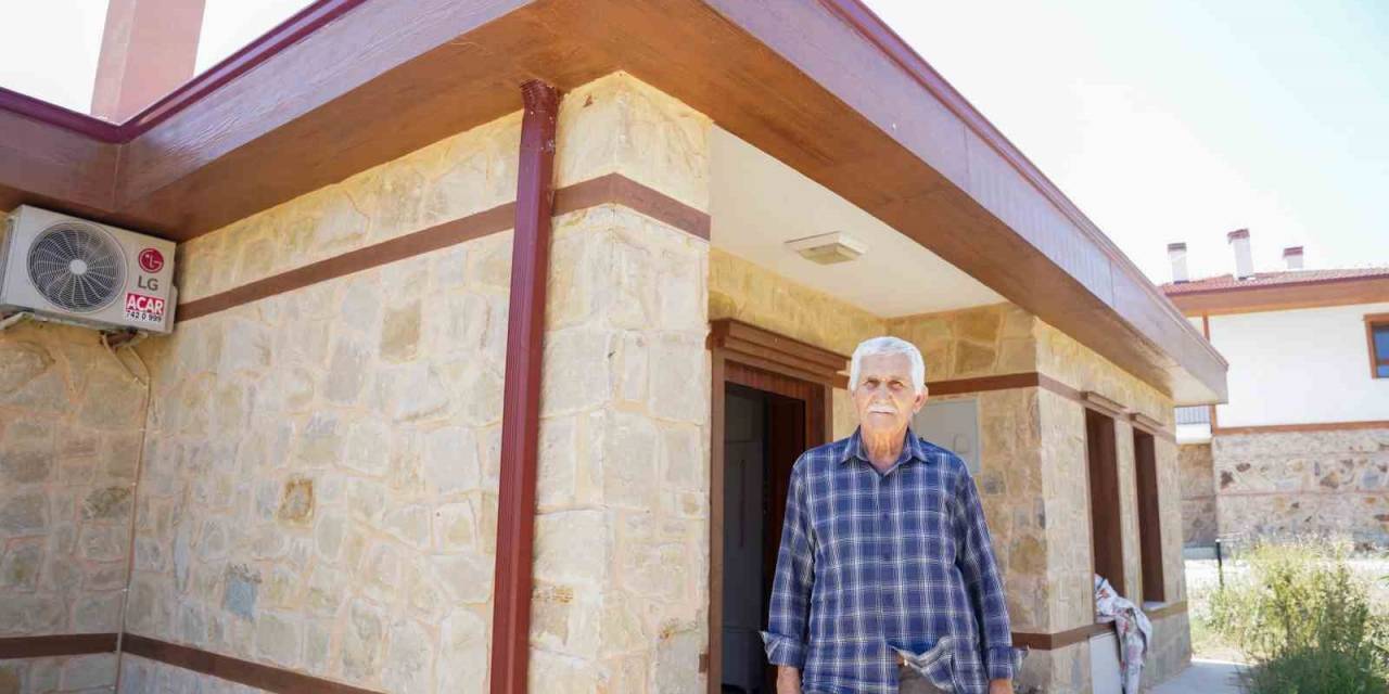 Murat Kurum, Manavgat Yangınında Evi Hasar Gören Deniz Çiftini Unutmadı