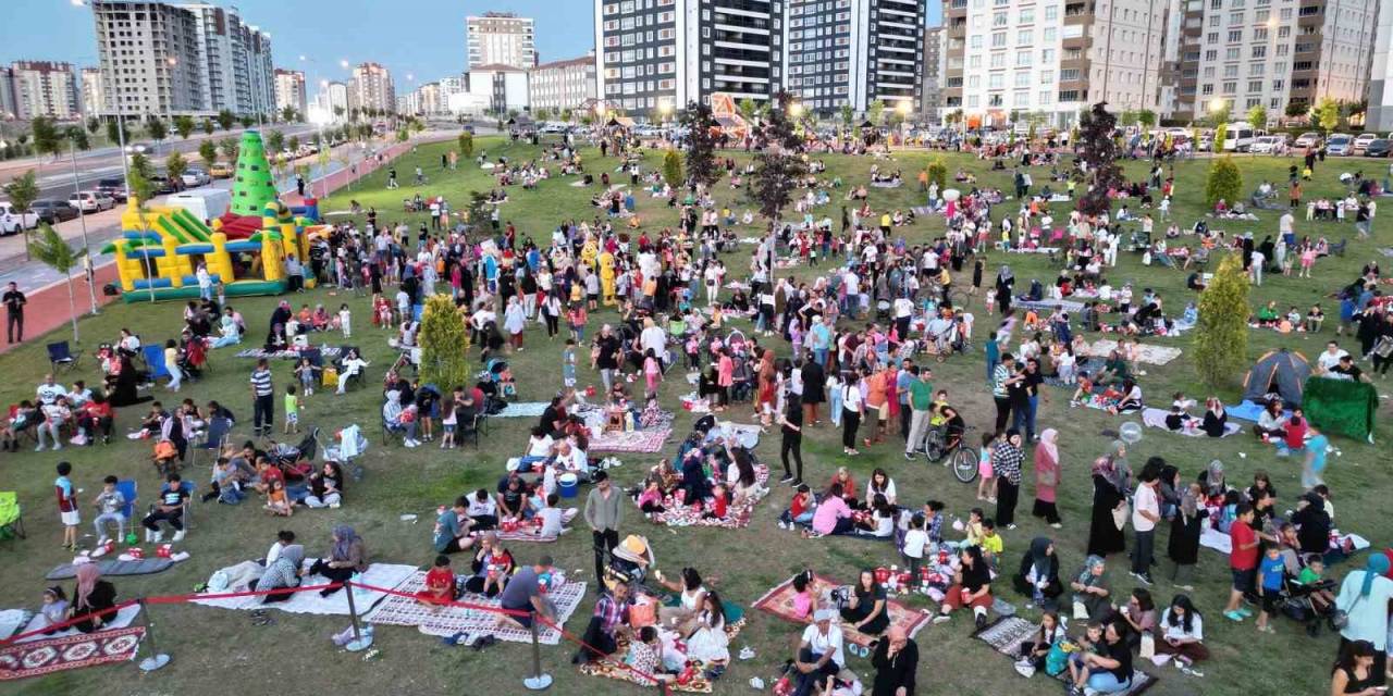 Yeşilyurt Mahallesi’nde Açık Hava Sinema Günlerine Yoğun İlgi