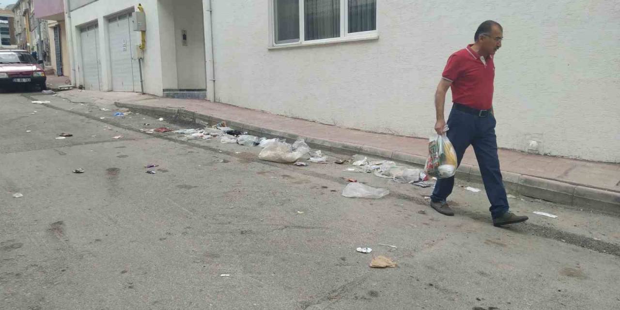 Bu Sokakta Çöp Konteynerı Yok