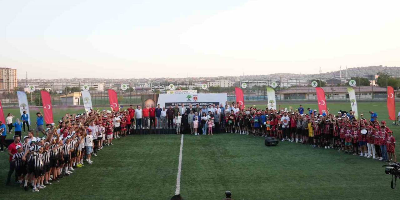 Hayri Özkeçeci, Yeşil Sahada Anıldı