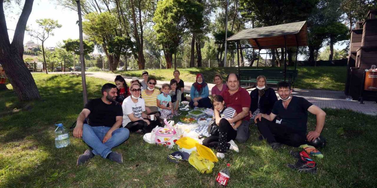 Ankara’da Sıcaktan Bunalan Vatandaşlar Yakacık Mesire Alanına Koştu