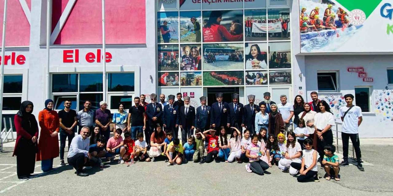 Kıbrıs Gazileri Gençlerle Buluştu