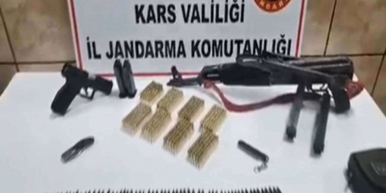 Kars’ta Kalaşnikof Tüfek Ve Tabanca Ele Geçirildi