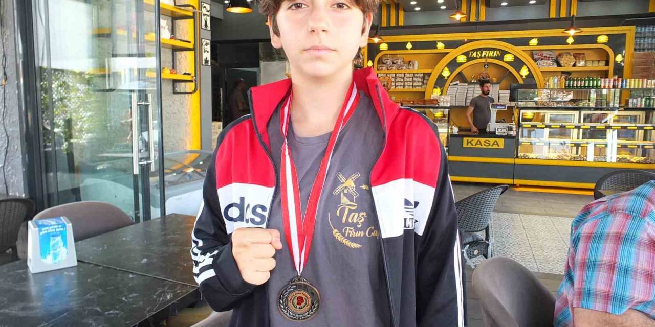 Burhaniyeli Sporcu Türkiye Üçüncüsü Oldu