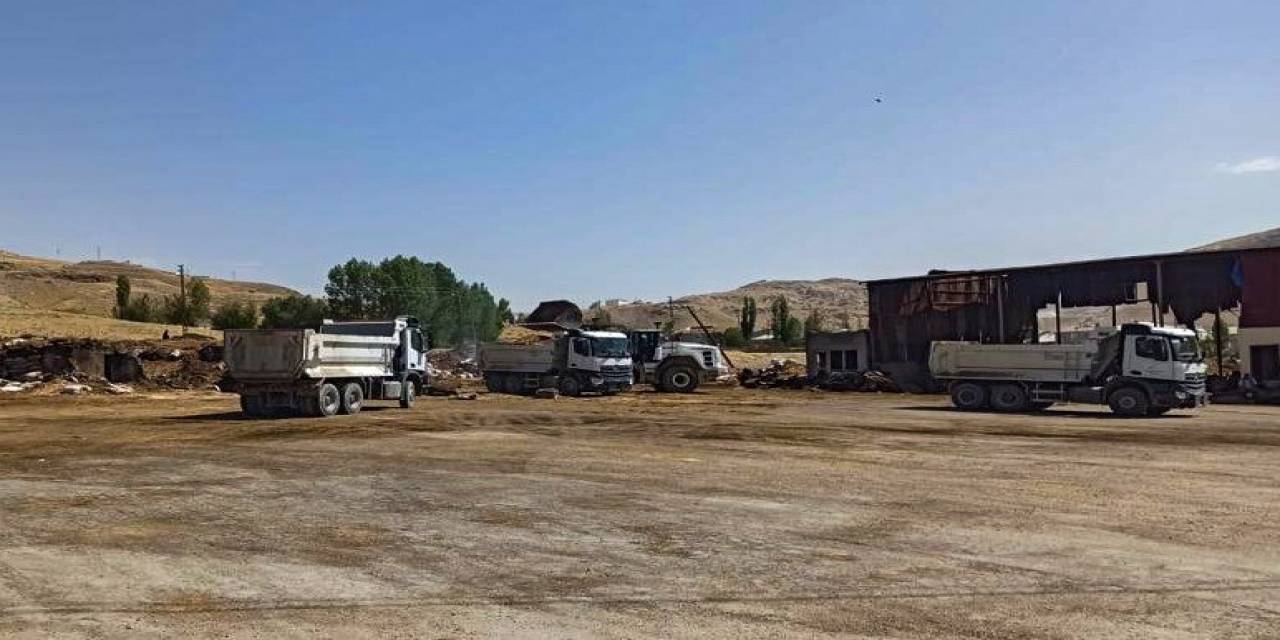 Samancılar Sitesindeki Yangın Sonrası Temizlik Çalışmaları Tamamlandı