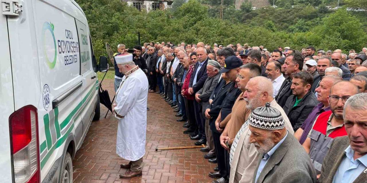 Dereye Düştükten 2 Hafta Sonra Cesedi Bulunan Kadın, Son Yolculuğuna Uğurlandı
