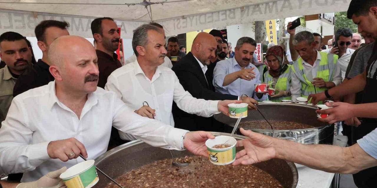 Cami Cemaatine Aşure İkramı