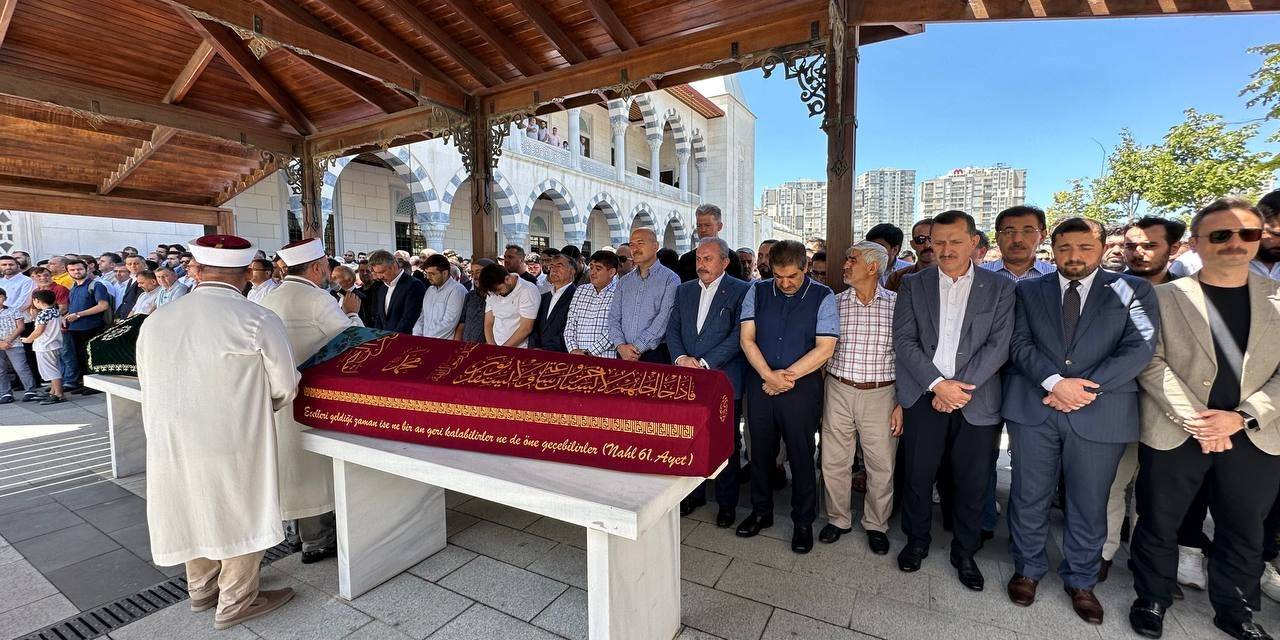 Tevfik Göksu’nun Yengesi Nübüvvet Göksu Hayatını Kaybetti