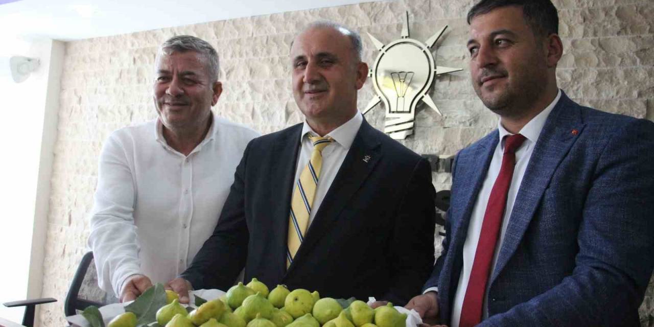 Ak Parti’ye Yeni Katılan Başkan Kaya, Partililerin Ağızlarını Tatlandırdı