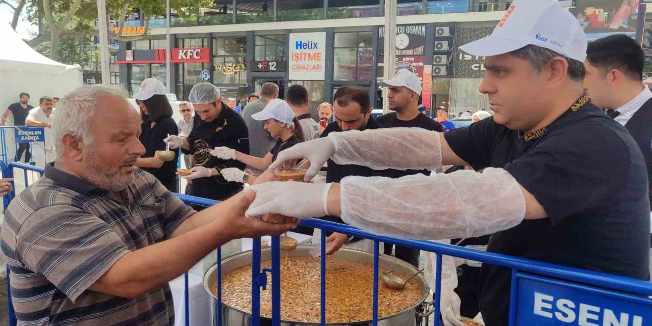 Esenler’de 12 Bin Vatandaşa Aşure İkram Edildi