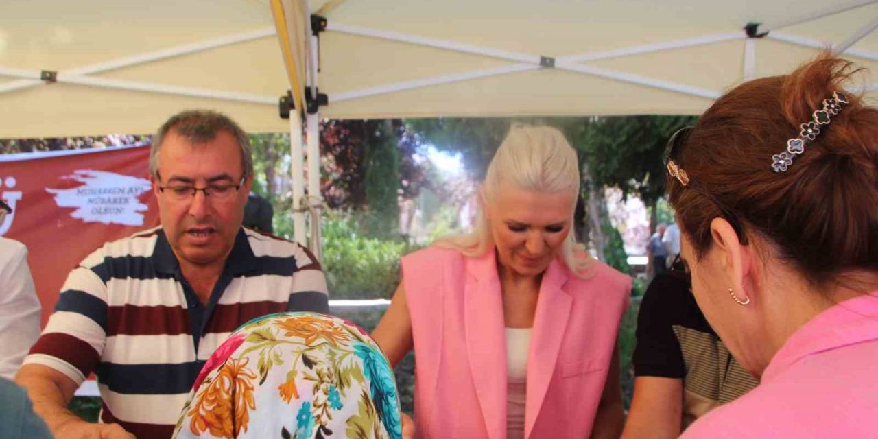 Bilecik Belediye Başkan Vekili Subaşı Vatandaşlara Aşure İkramında Bulundu