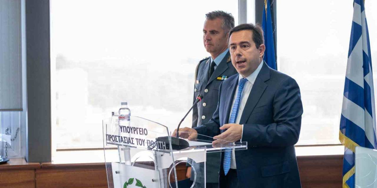 Yunanistan’da Vatandaşı Koruma Bakanı Mitarakis İstifa Etti