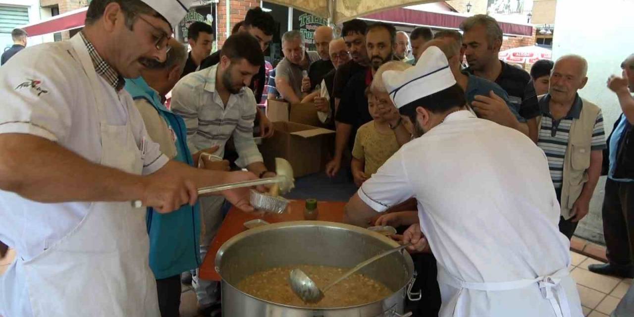 Çarşamba’da Aşure Dağıtımı Gerçekleşti