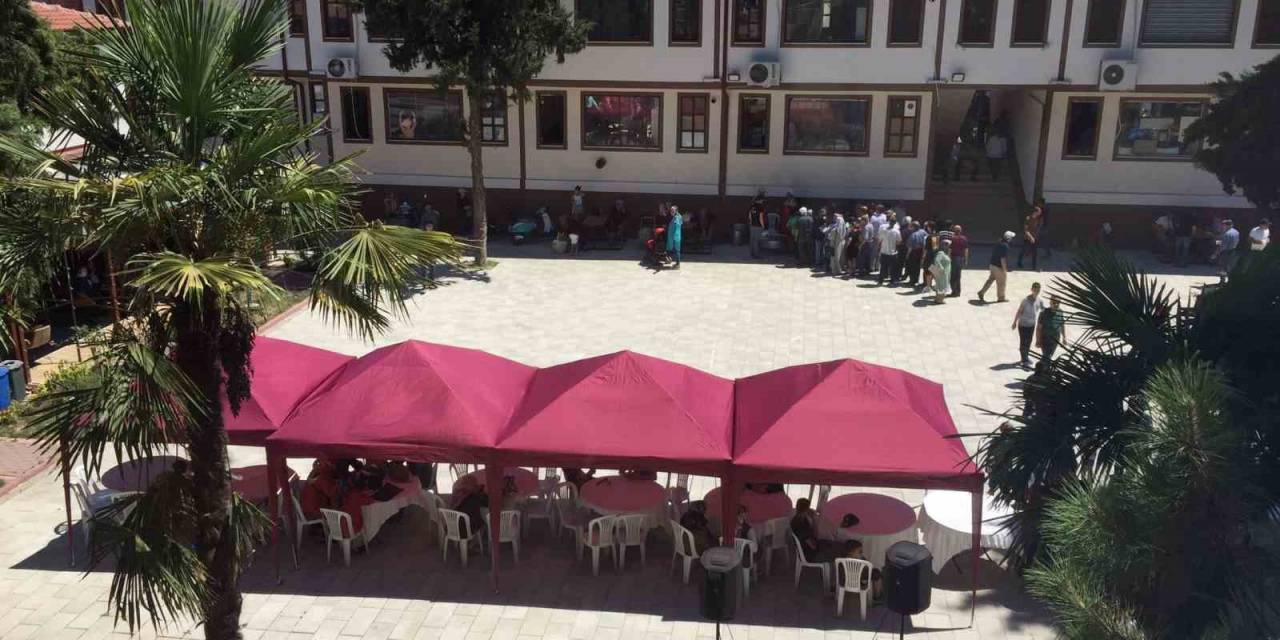 Osmaneli Belediyesi 5 Bin Kişiye Aşure Dağıttı