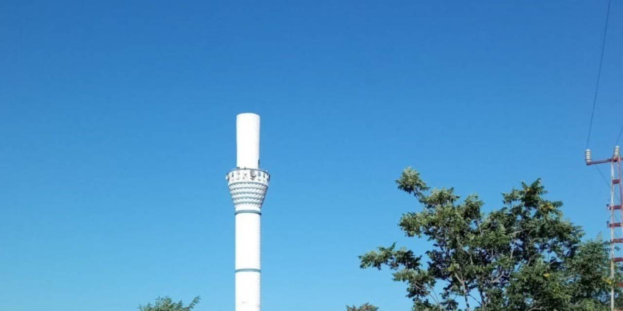 Fırtına Cami Minaresini Yıktı