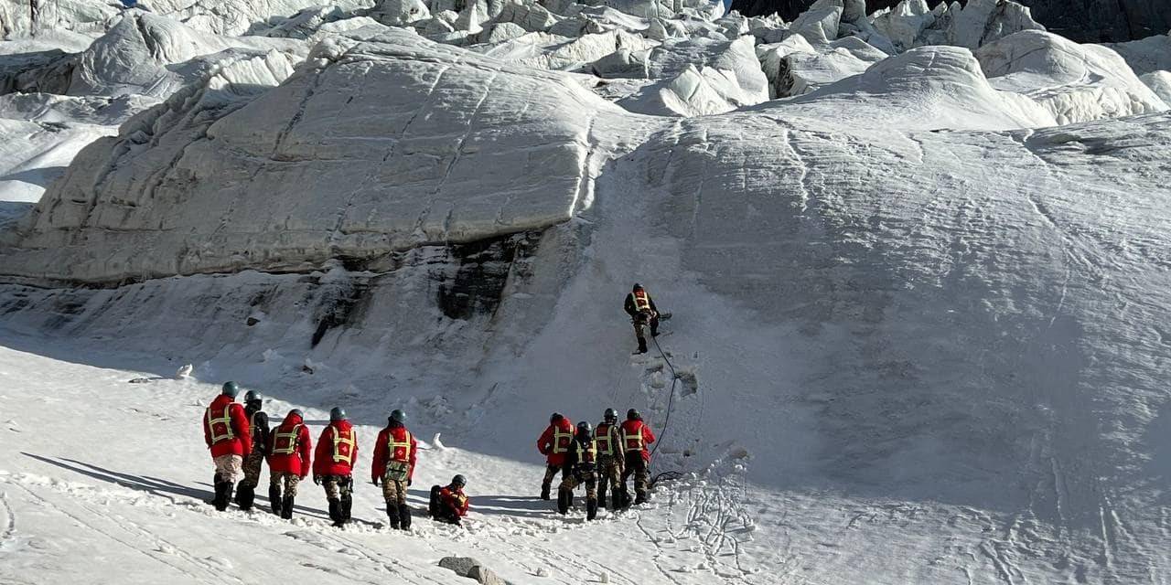 Kırgızistan’daki Pobeda Dağı’na Tırmanan 4 Dağcı Kayboldu