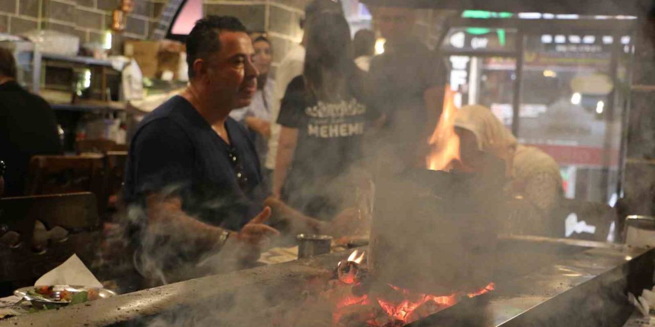 Diyarbakır Ciğeri Sıcak Havalara Rağmen Ocakbaşında Tercih Ediliyor