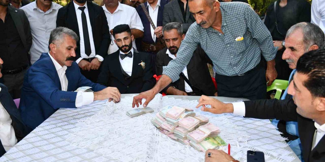 Şırnak’ta Binlerce Davetlinin Katıldığı Düğünde 40 Koyun Kesildi, 1,5 Milyon Tl Para, 1 Kilo Altın Takıldı