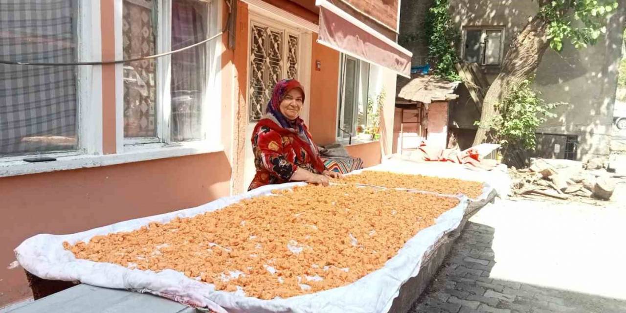 Kadınların Yöresel Tarhana Mesaisi Başladı