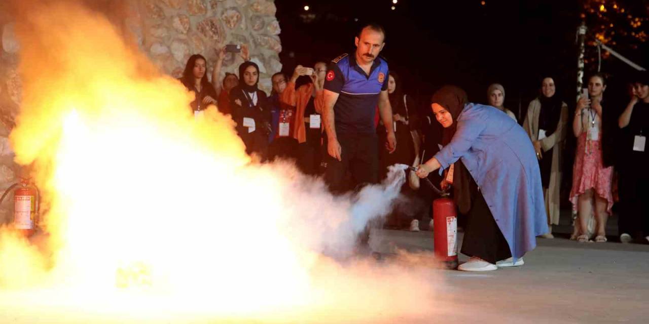 Büyükşehir Gençlere ‘ateşe Müdahaleyi’ Öğretti