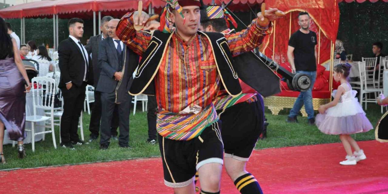 Eskişehir’de Zeybek Kültürünü Devam Ettiren Efeler Günde 5 Düğüne Gidiyor