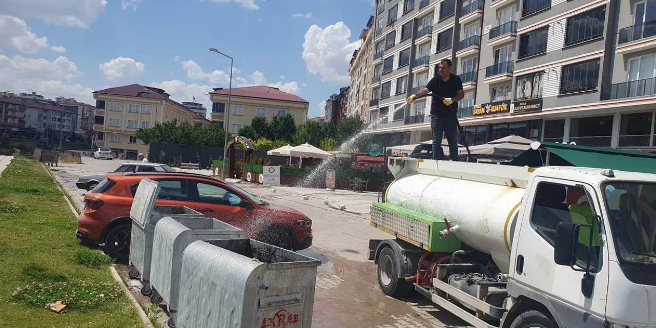 Bayburt’ta Çöp Konteynerleri Tek Tek Dezenfekte Edildi