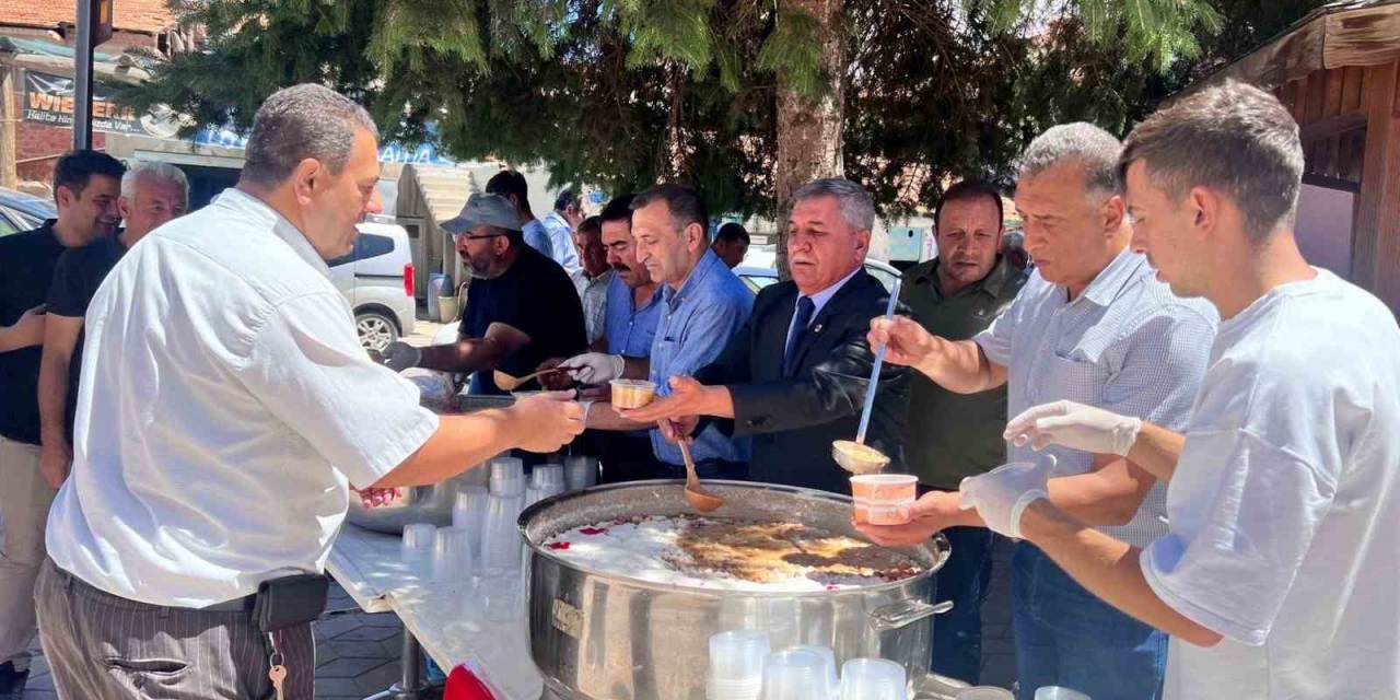 Altıntaş Belediyesinden Aşure İkramı