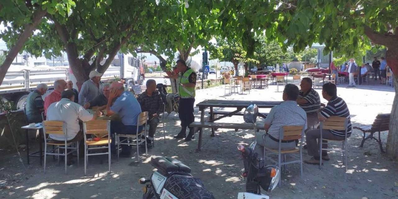 Jandarma Ekipleri Traktör Sürücülerini Bilgilendirdi