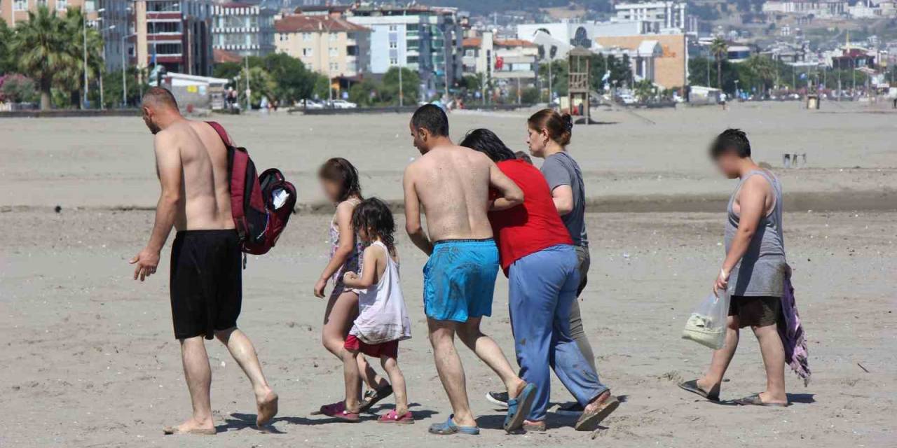 Yasaklı Bölgede Denize Giren 2 Çocuk Boğulmaktan Son Anda Kurtarıldı