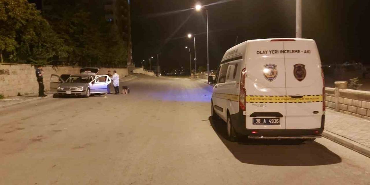 Otomobilde Çakmak Gazı Patladı: 4 Yaralı