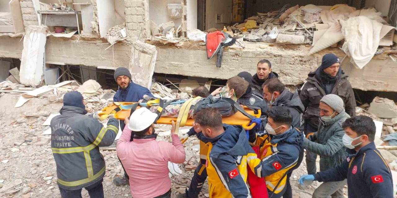 Depremde 51 Kişinin Öldüğü Furkan Apartmanı İddianamesi Kabul Edildi