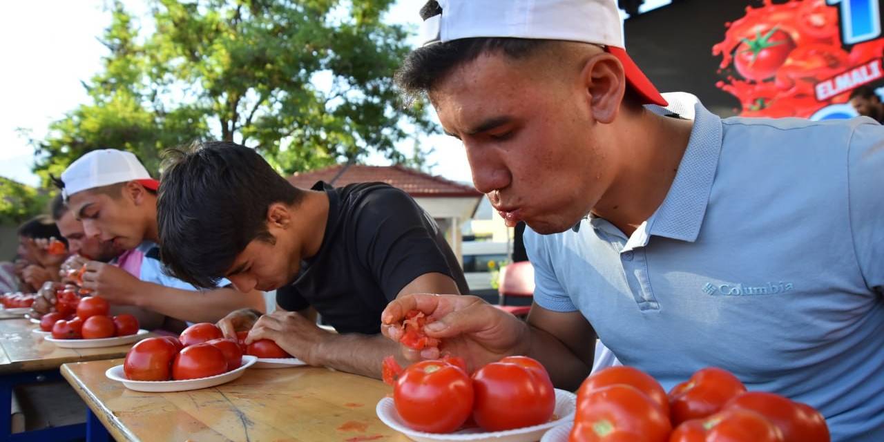 Elmalı’da Domates Festivali Renkli Görüntülere Sahne Oldu