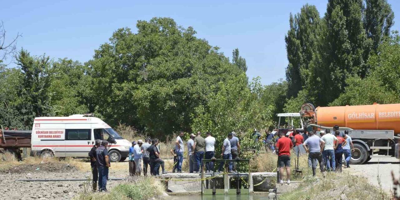 Burdur’da Kaybolan 7 Yaşındaki Çocuğu Aramak İçin Su Kanalında Çalışma Başlatıldı