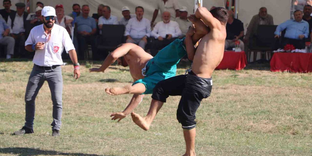 Kavak’ta Nefes Kesen Güreş Festivali Ve Yaz Konseri