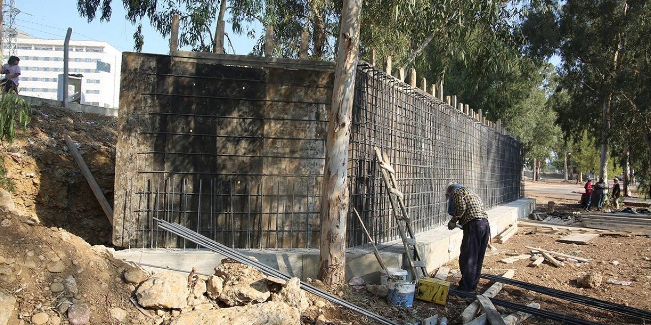 Adana 15 Temmuz Şehitler Köprüsü Kavşağında Durak İnşası Sürüyor