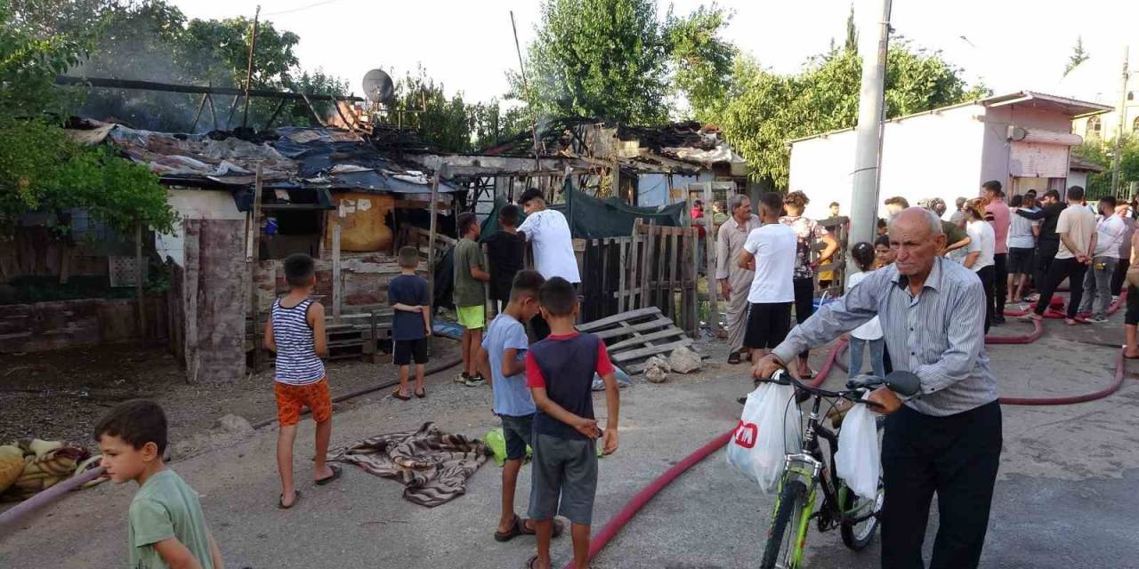 Antalya’da 2 Müstakil Ev Yangında Küle Döndü