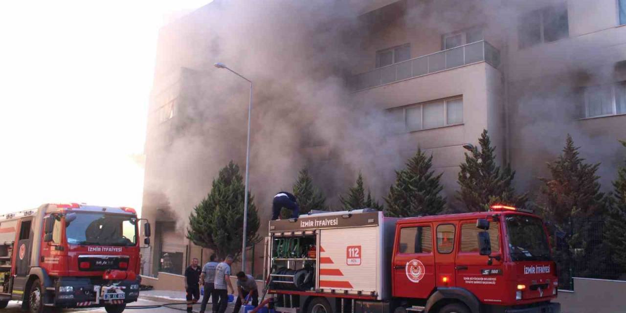 İzmir’de Tekstil Atölyesinde Korkutan Yangın