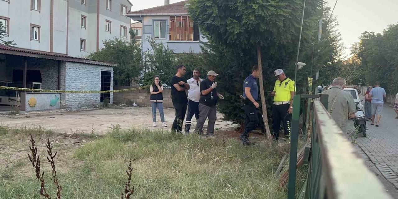 Kötü Kokuların Geldiği Alanda Cansız Bedeni Bulundu
