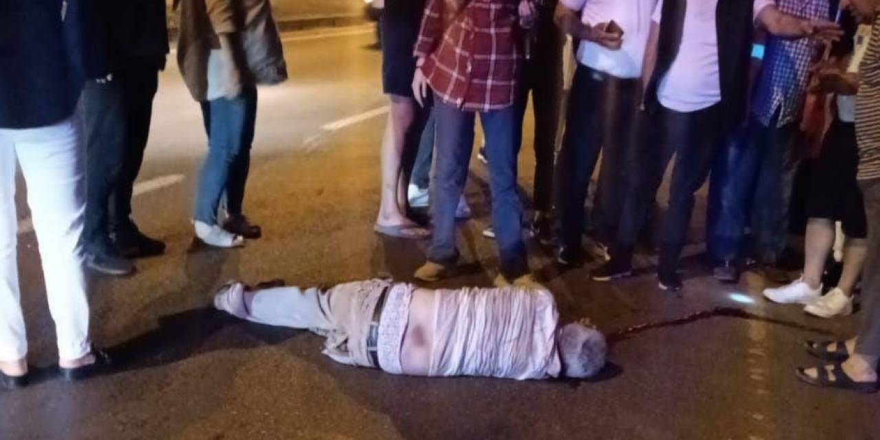 Motosiklet Yolun Karşısına Geçmek İsteyen Yaşlı Adama Çarptı: 1 Ölü, 2 Yaralı