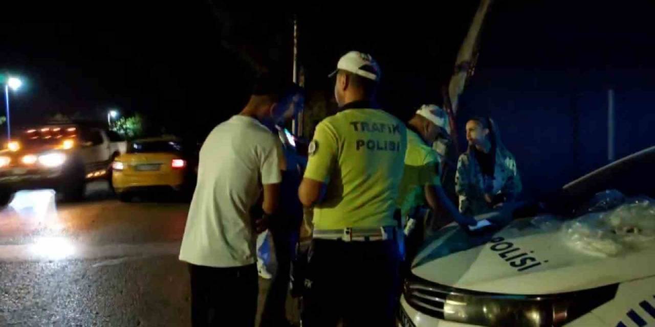 Yasa Dışı Kesici Alet Satmaktan Aranan Şahıs Trafik Uygulama Noktasında Yakalandı