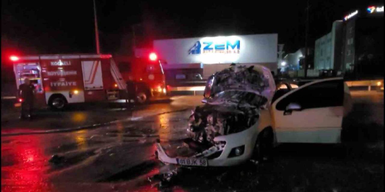 Kontrolden Çıkan Araç Otomobile Çarpıp Alev Aldı