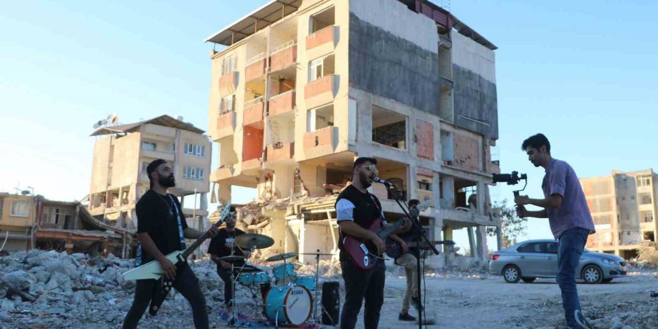 Enkaz Kent Klip Çekimleri İçin Canlı Stüdyo Oldu