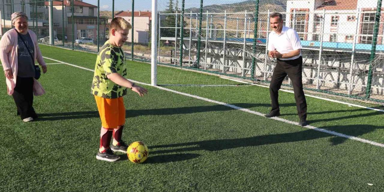 Serebral Palsi Hastası Arda Futbolla Moral Buluyor: Tek İstediği Icardi İle Tanışmak