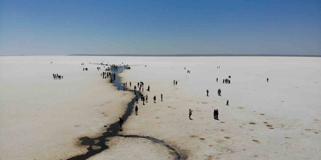 Tuz Gölü’nde Yürüme Turizmi Sahilleri Aratmıyor