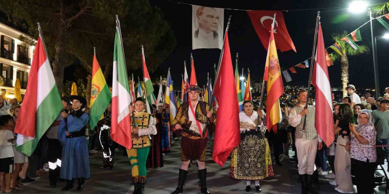 100 Ülkenin Katıldığı Festival Rio Karnavalı’nı Aratmadı