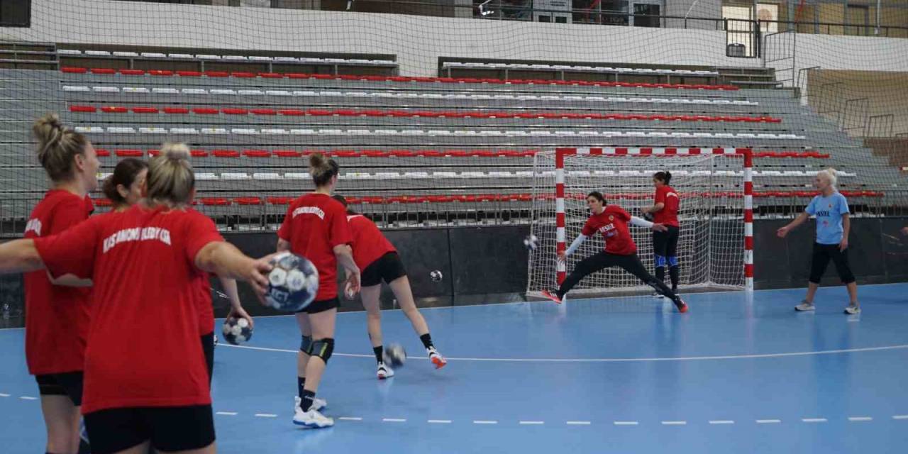 Kadınlar Hentbol Süper Ligi Şampiyonu Kastamonu Belediyespor, Yeni Sezon Hazırlıklarını Sürdürüyor